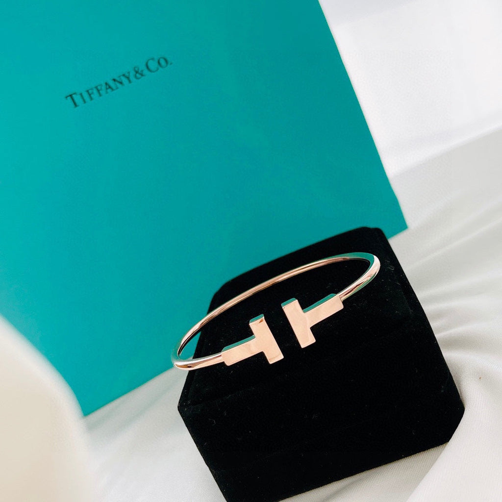 18K Tiffany Wire Bracelet
