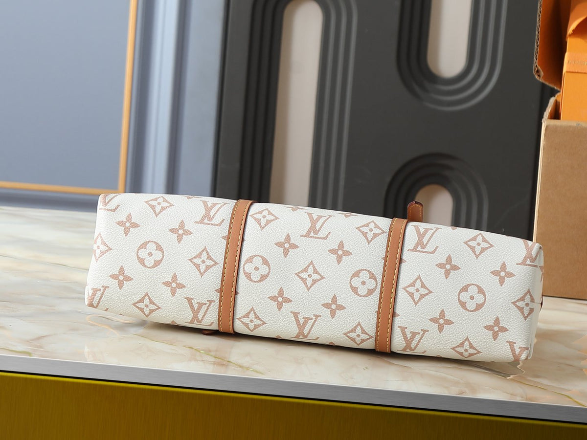 Louis Vuitton Squire Cream Monogram Handbag — detail