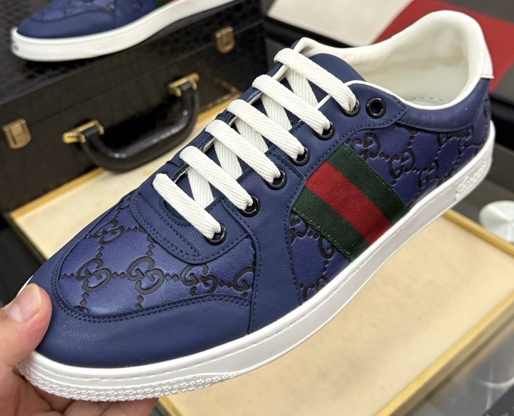 Gucci Navy Stripe Low-Top Sneakers — front