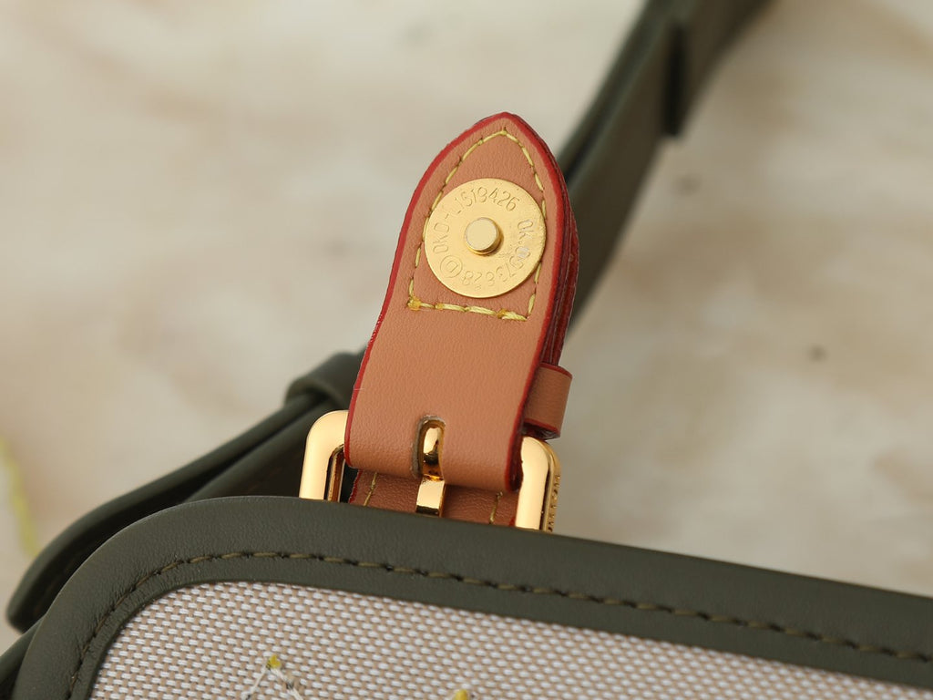Louis Vuitton Satchel Jh Monogram Archive Messenger Bag — detail