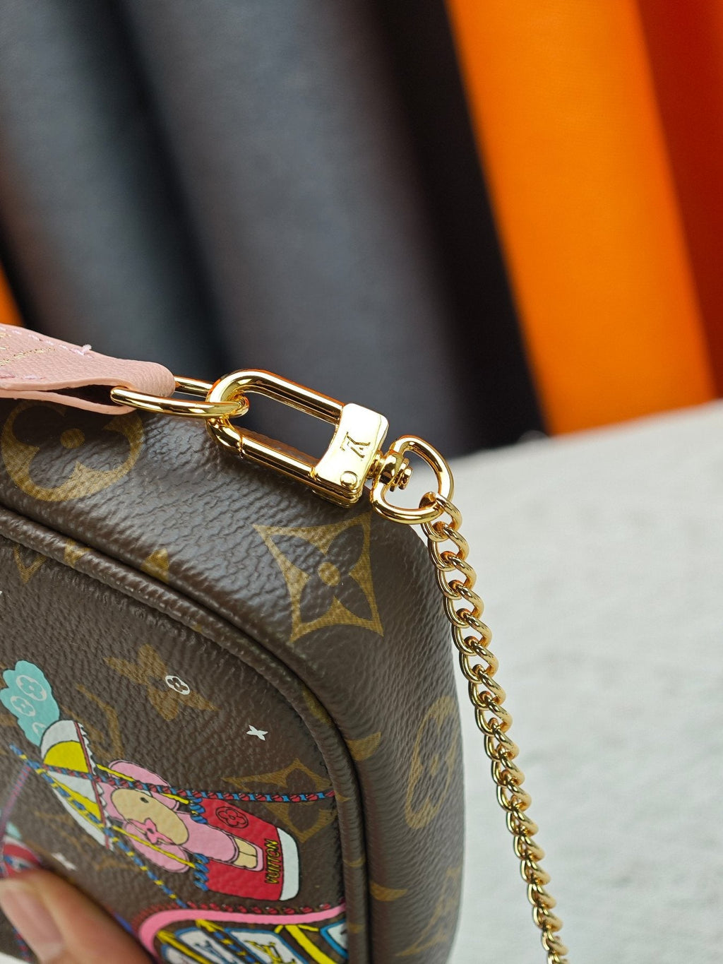 Louis Vuitton Illustrated Monogram Chain Pouch — detail