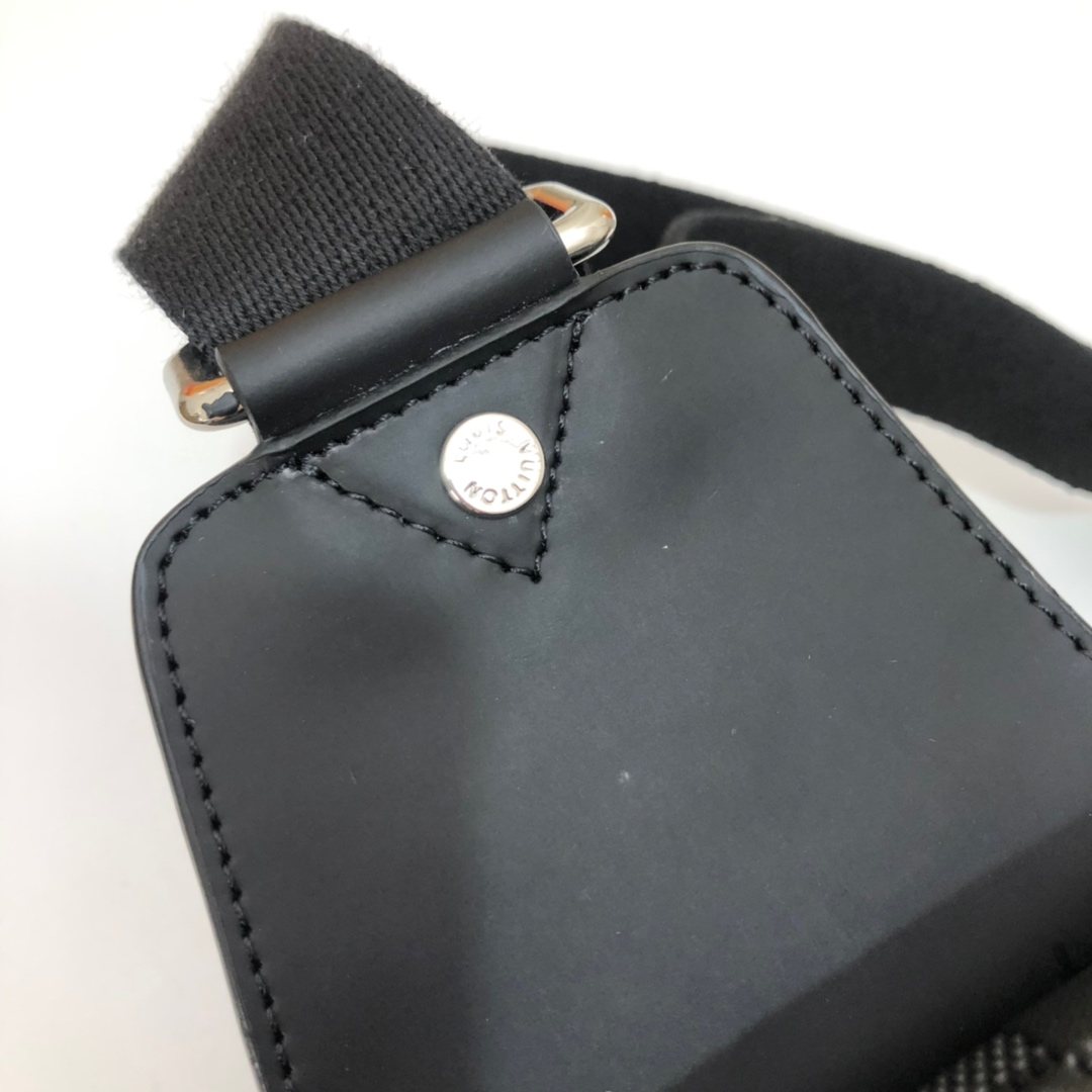 Louis Vuitton Avenue Checkerboard Sling Bag — detail