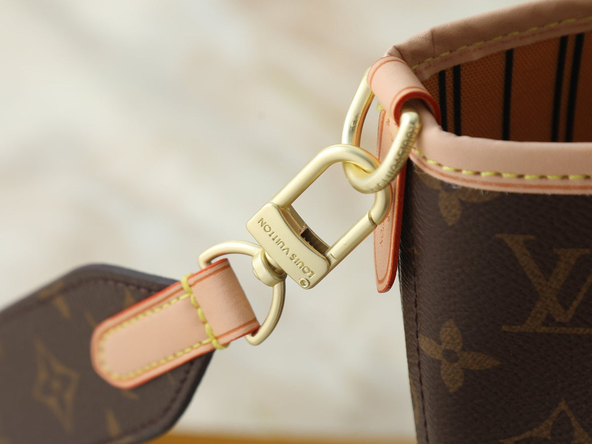 Louis Vuitton Neverfull Bandoulière Inside Out Reversible Tote — detail