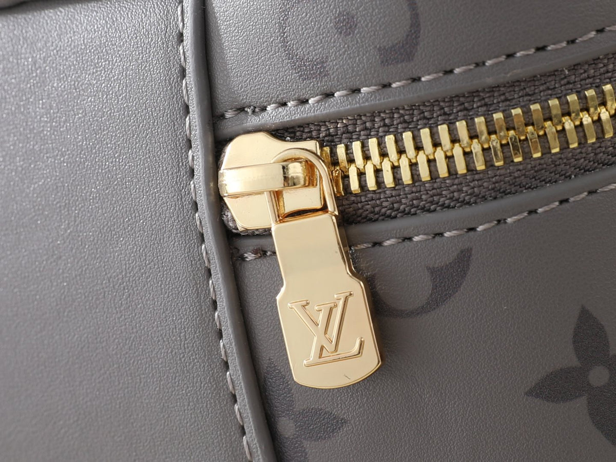 Louis Vuitton Monogram Vanity Chain Pouch — detail