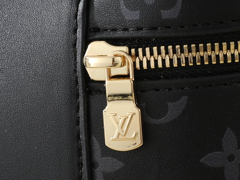 Louis Vuitton Monogram Vanity Chain Pouch — detail