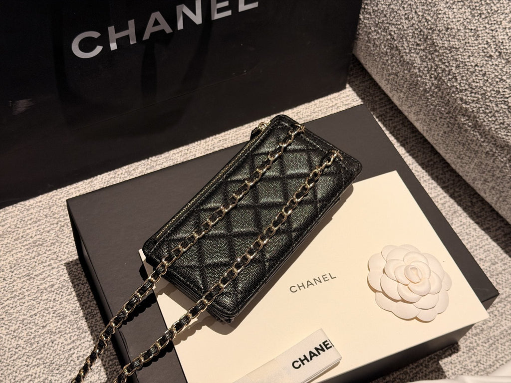 Chanel Diamond-Quilted Chain-Strap Phone Pouch — back