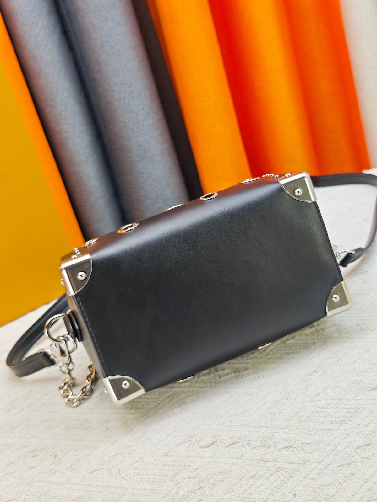 Louis Vuitton Speedy Trunk 20 Eyelet Handbag — detail