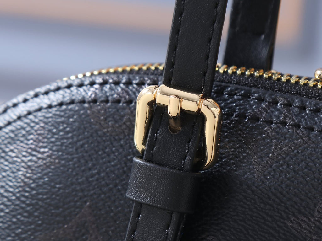 Louis Vuitton Squire East West Shoulder Bag — detail