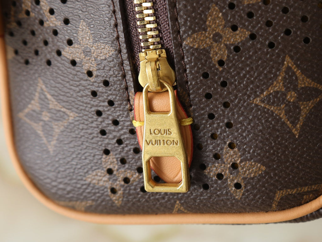 Louis Vuitton Locker Dopp Kit Monogram Toiletry Bag — detail
