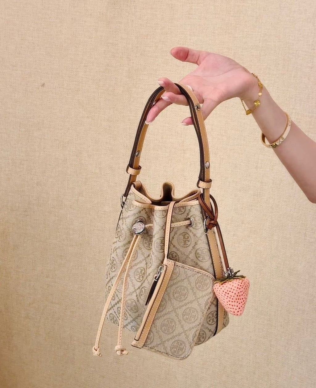 Tory Burch T Monogram Scalloped Bucket Bag — model