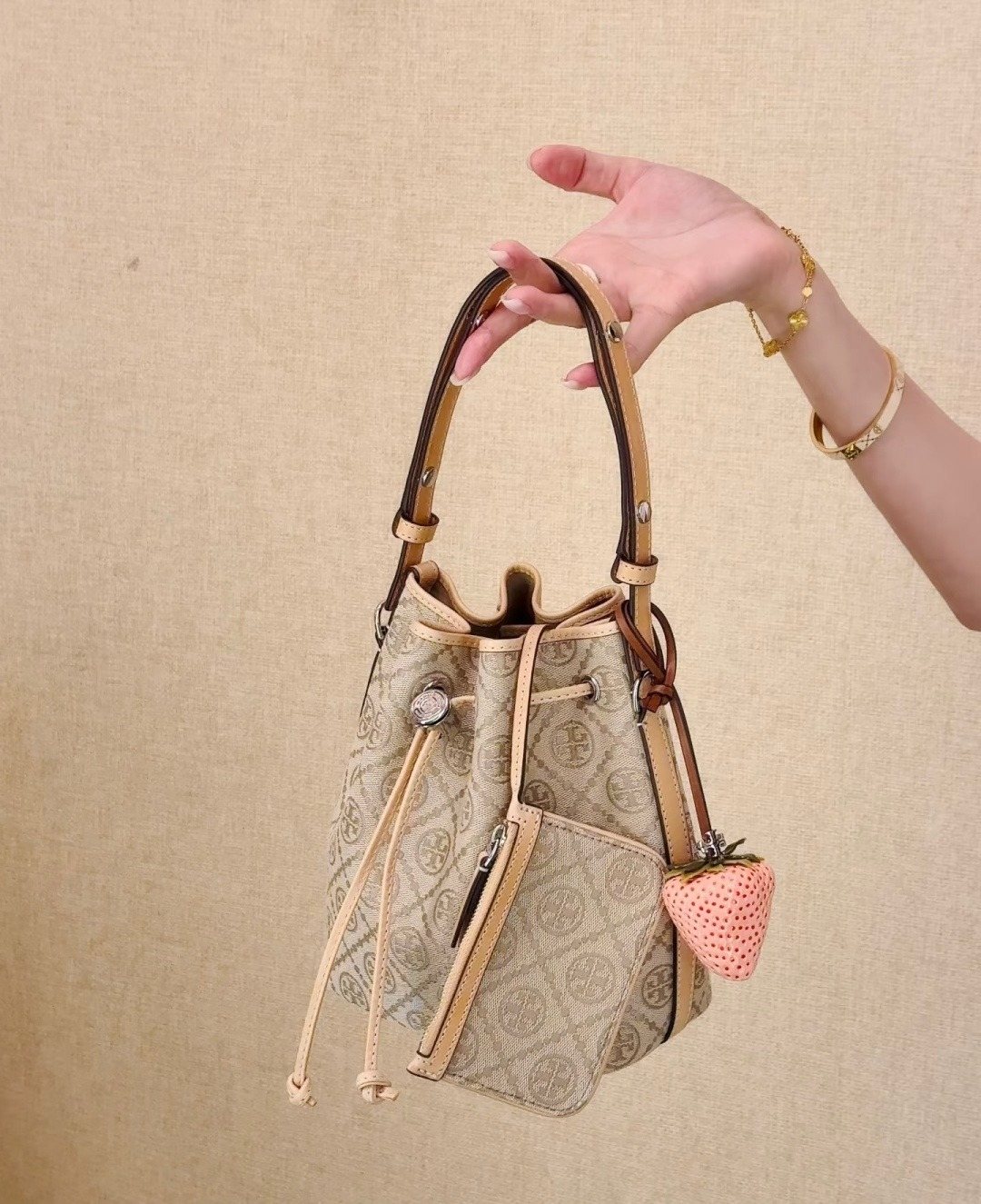 Tory Burch T Monogram Scalloped Bucket Bag — model