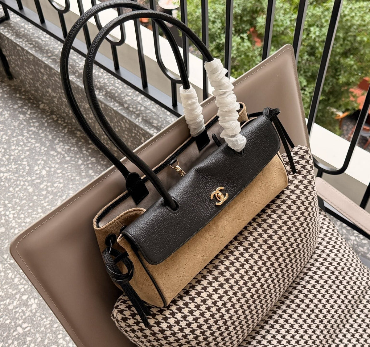Chanel Contrast-Flap Baguette Shoulder Bag — hero
