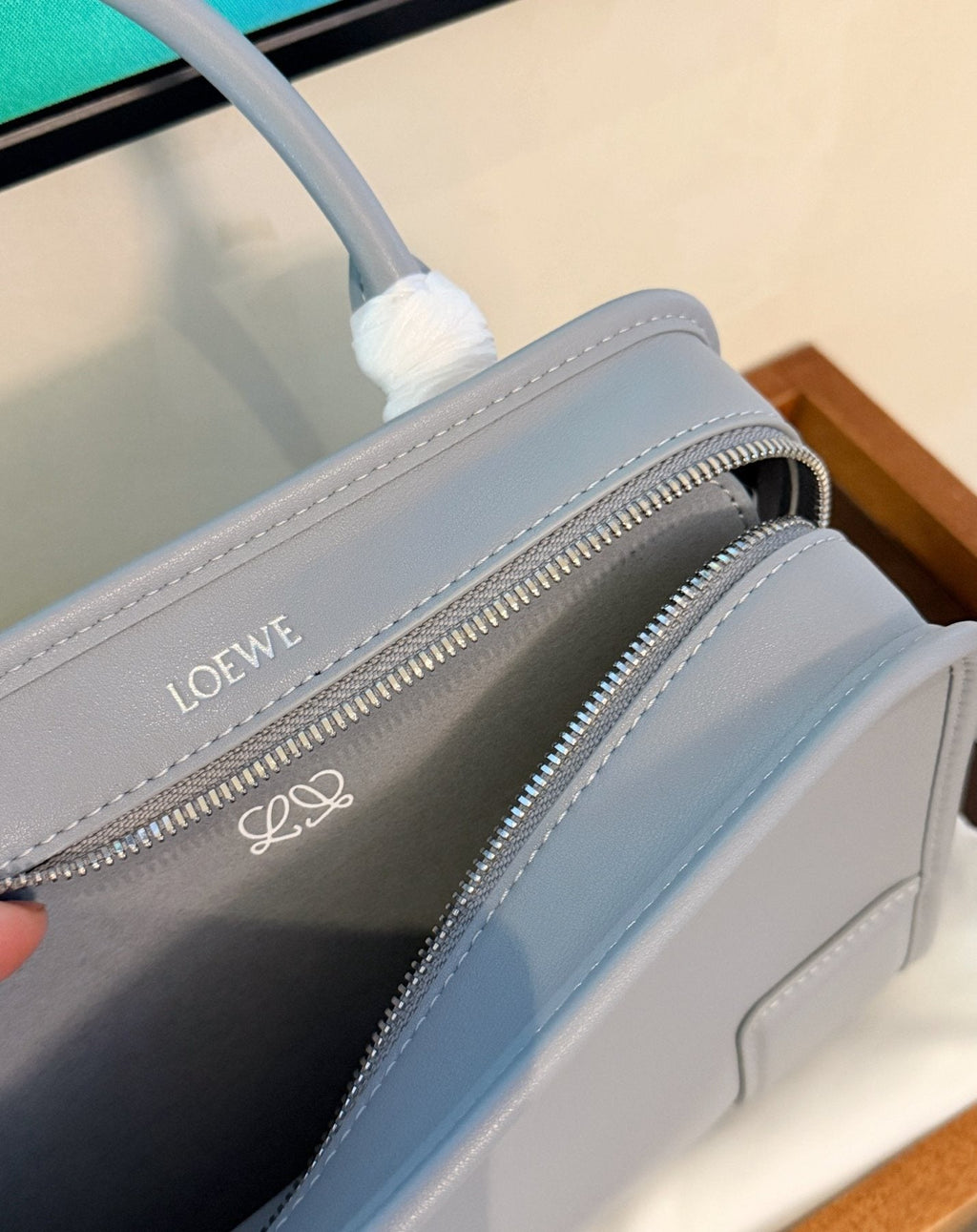 Loewe Amazona180 Light Gray Handbag — detail