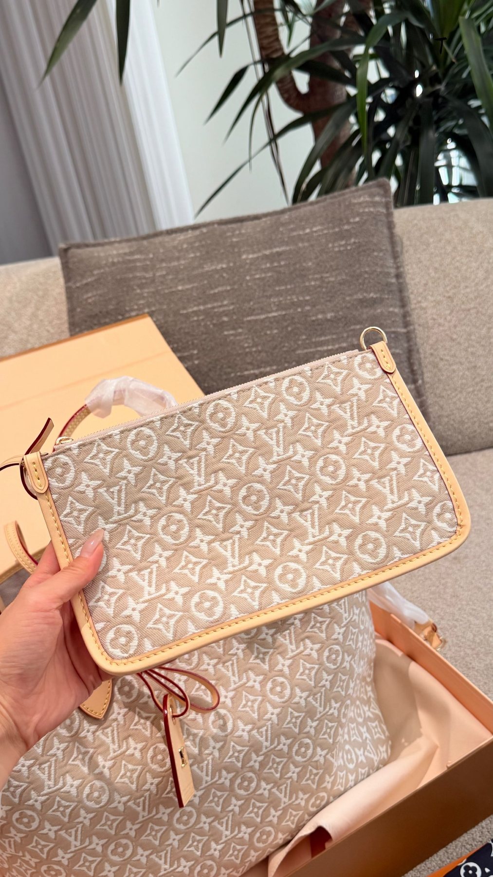 Louis Vuitton Neverfull Monogram Tote — front