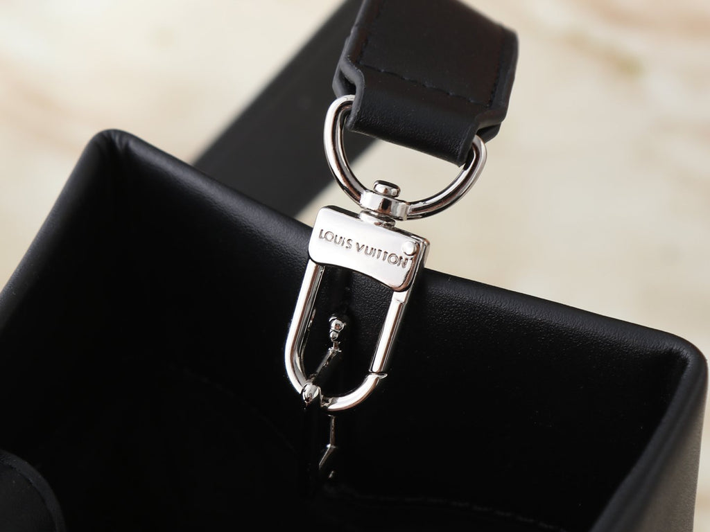 Louis Vuitton Mini Shopper Tote — detail