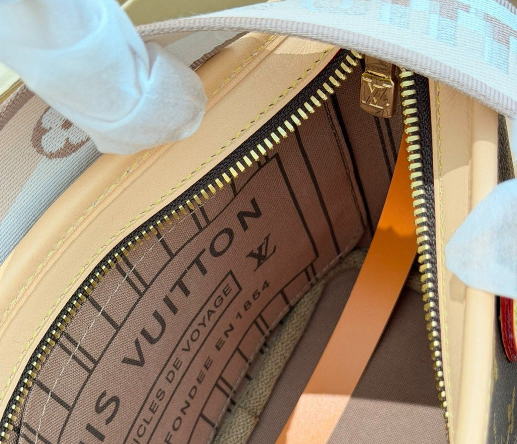 Louis Vuitton Neverfull BB Monogram Tote — detail