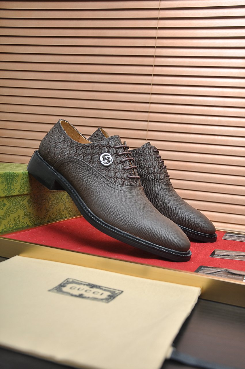 Gucci Textured-Panel Lace-Up Dress Shoes — front