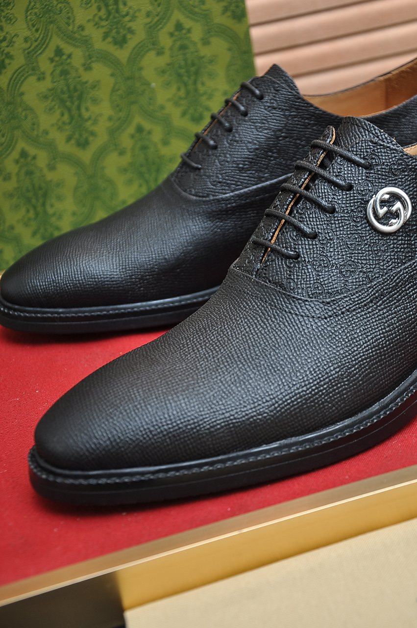 Gucci Textured-Panel Lace-Up Dress Shoes — detail