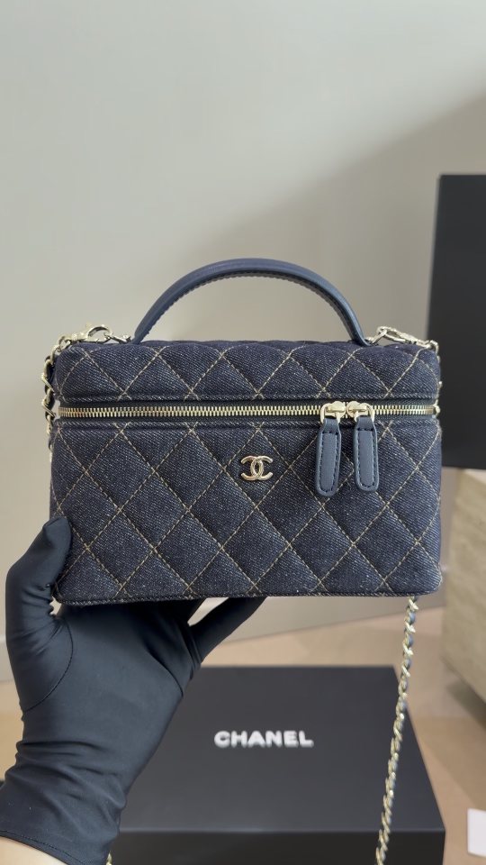 Chanel Diamond-Quilted Top Handle Vanity Bag — hero