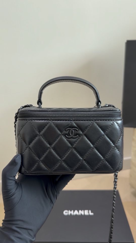 Chanel Diamond-Quilted Top Handle Vanity Bag — front