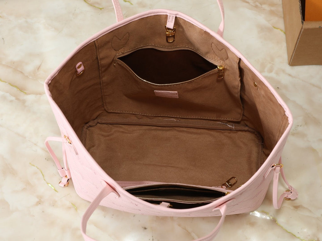 Louis Vuitton Neverfull Monogram Tote with Matching Pouch — detail