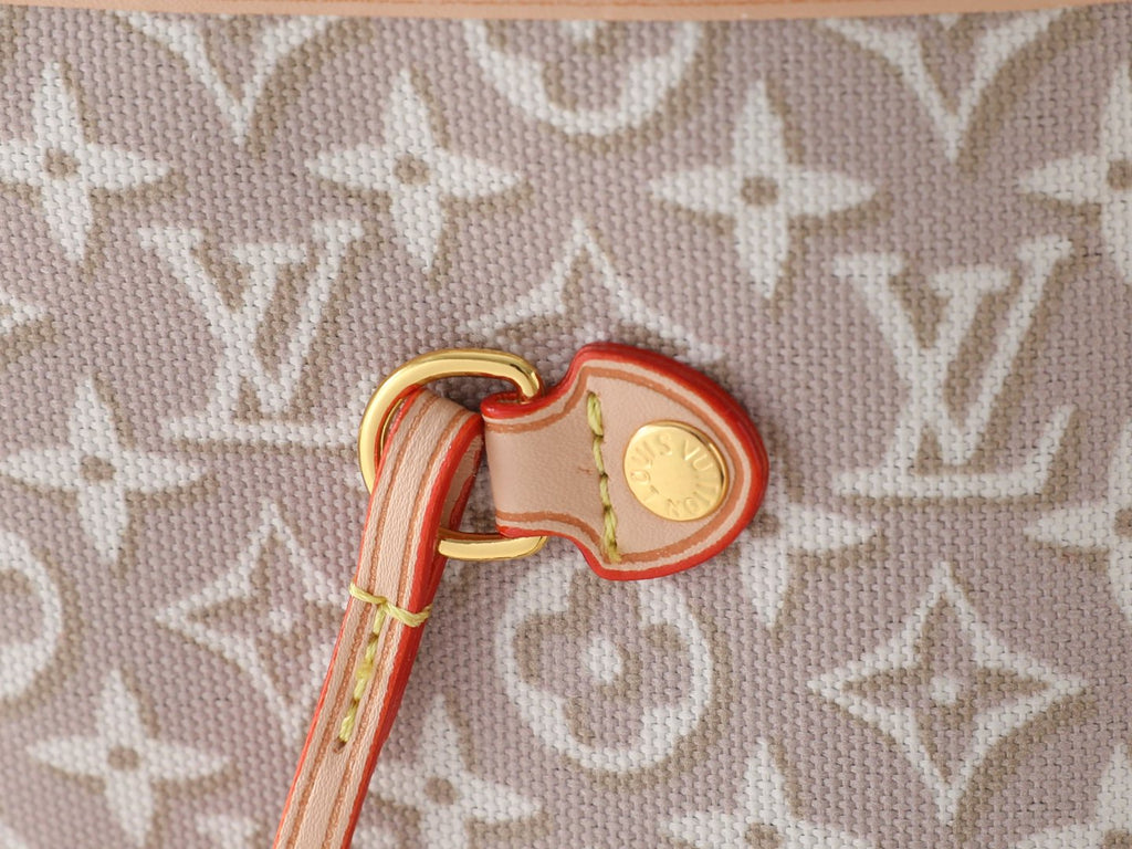 Louis Vuitton Neverfull Monogram Tote with Matching Pouch — detail