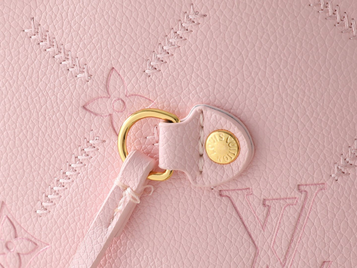 Louis Vuitton Neverfull Monogram Tote with Matching Pouch — detail