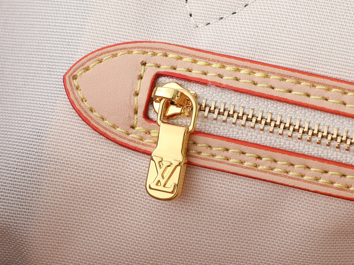 Louis Vuitton Neverfull Monogram Tote with Matching Pouch — detail