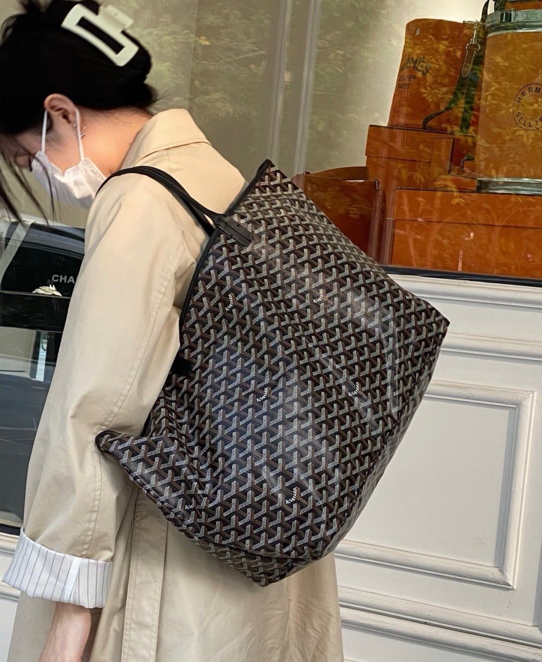 Repeating-Pattern Soft Tote Bag — model