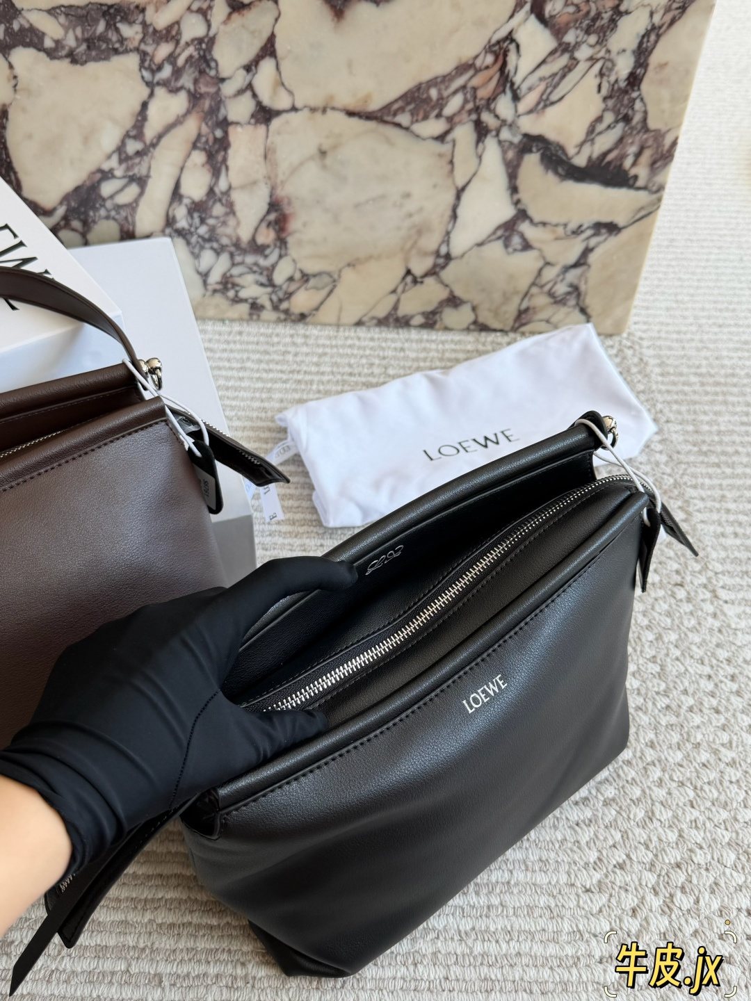Loewe Frame-Top Leather Shoulder Bag — detail