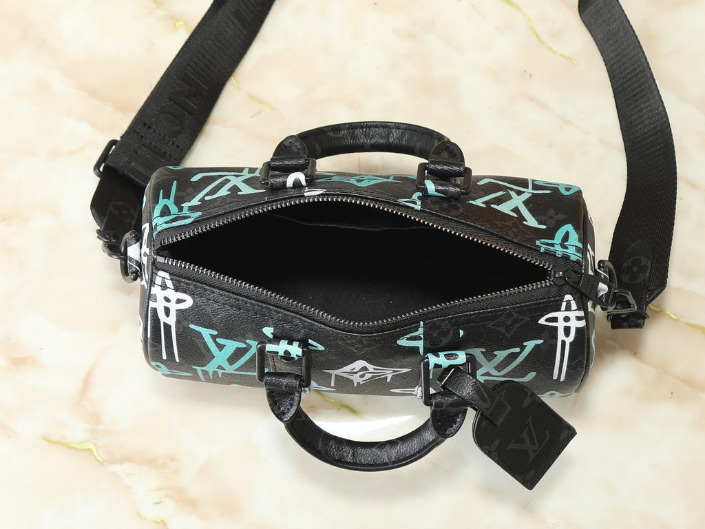 Louis Vuitton Keepall Bandoulière Duffel Bag — detail