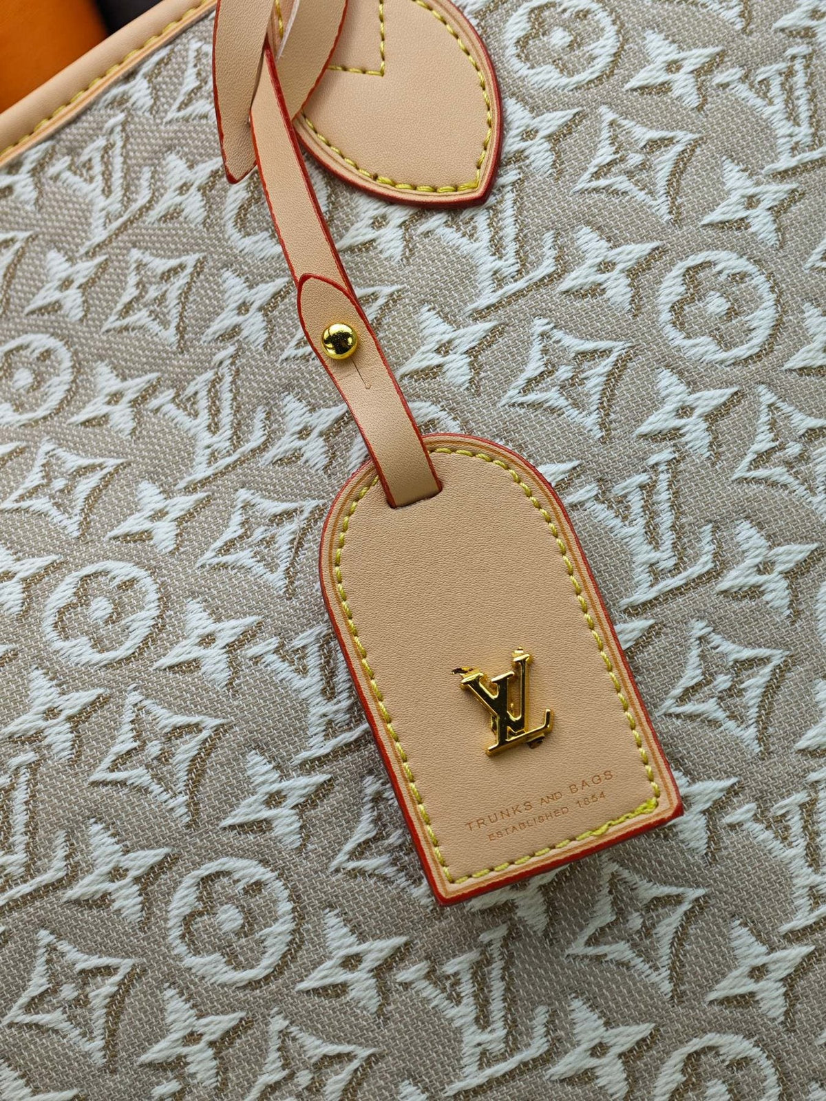 Louis Vuitton Neverfull Monogram Tote Bag — detail