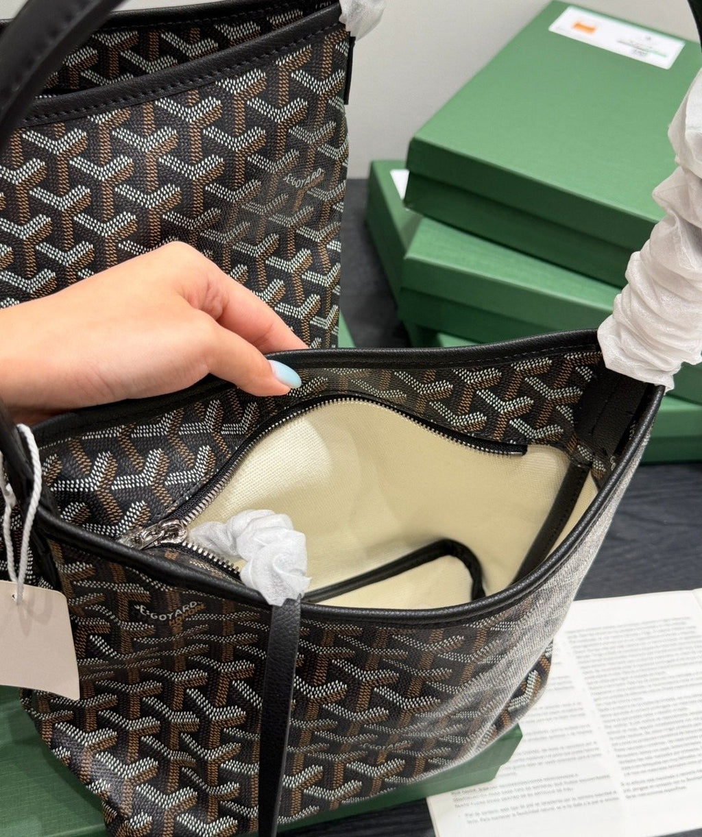 Goyard Patterned Hobo Shoulder Bag — detail