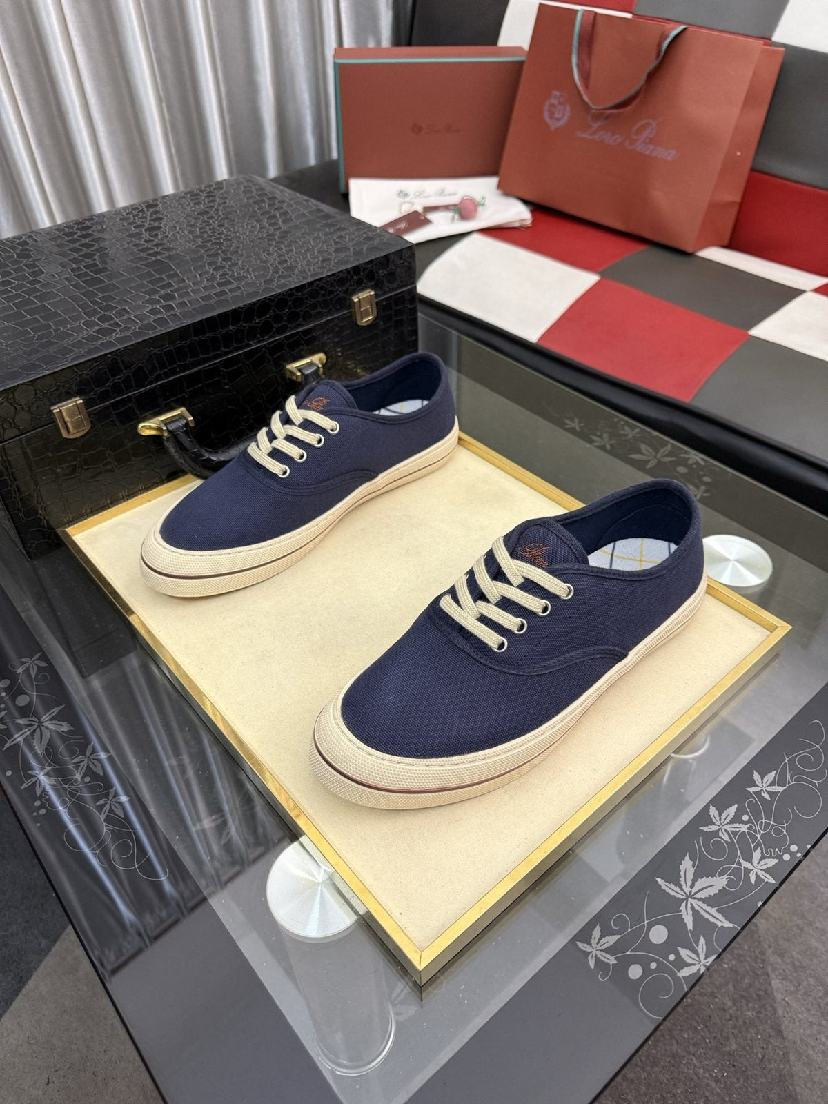 Low-Top Lace-Up Casual Shoes — front