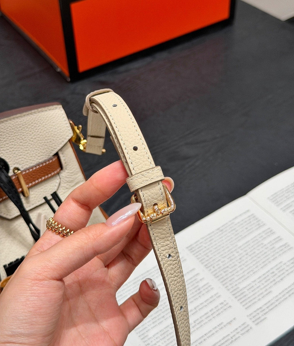 Hermès Shoulder Birkin Cream and Brown Handbag — detail