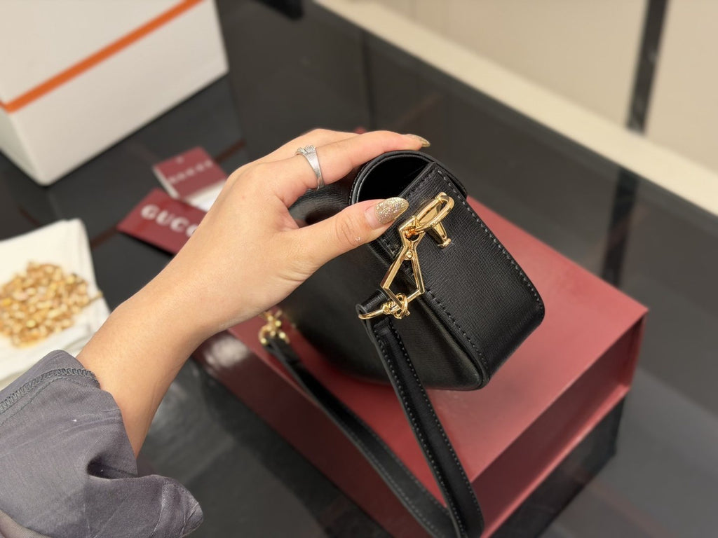 Gucci 1955 Horsebit Flap Shoulder Bag — side