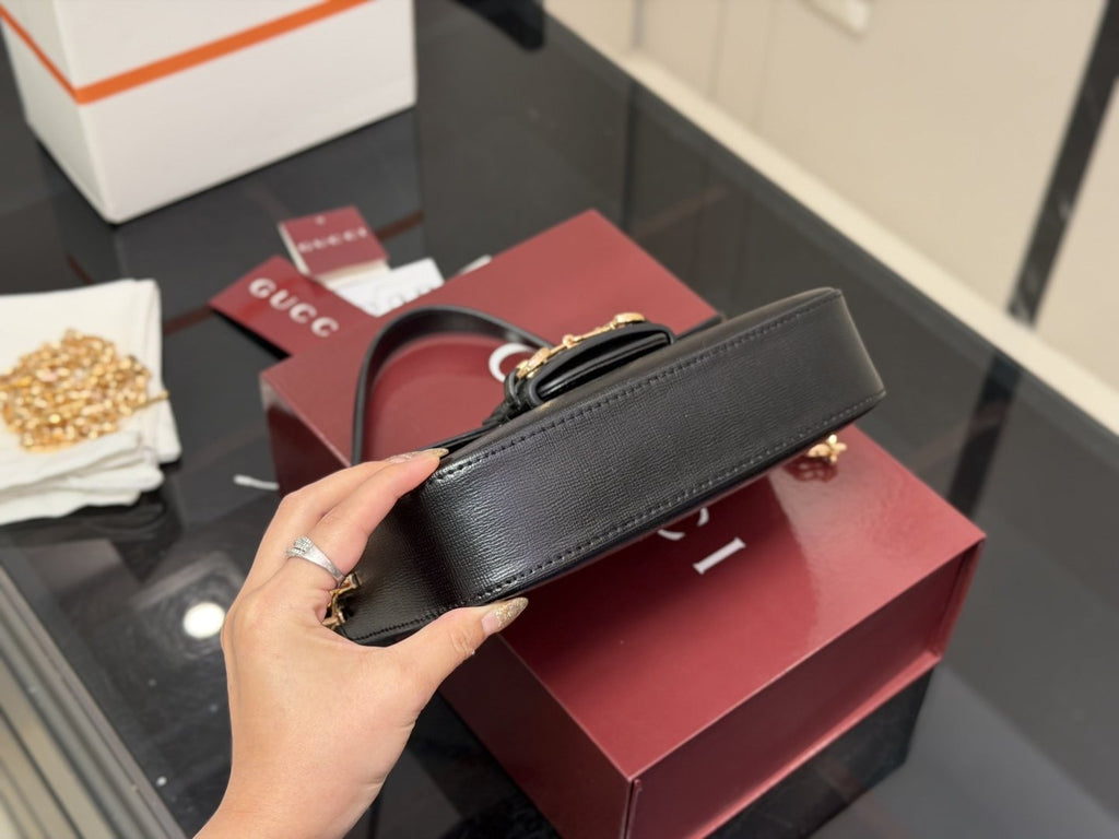 Gucci 1955 Horsebit Flap Shoulder Bag — detail