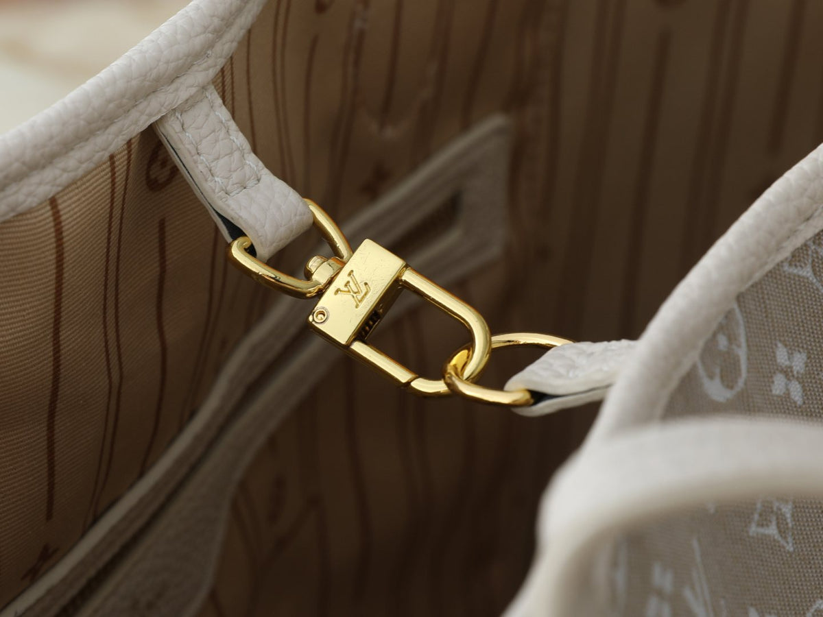 Louis Vuitton Neverfull Monogram Tote with Zip Pouch — detail