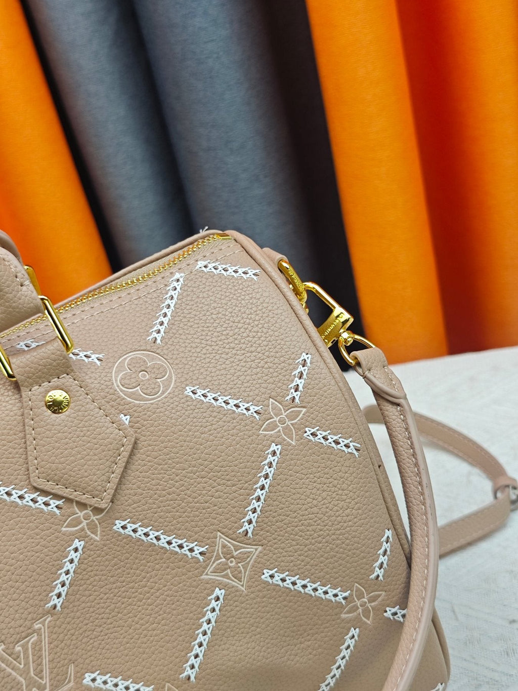 Louis Vuitton Speedy Bandoulière Printed Leather Bag — detail