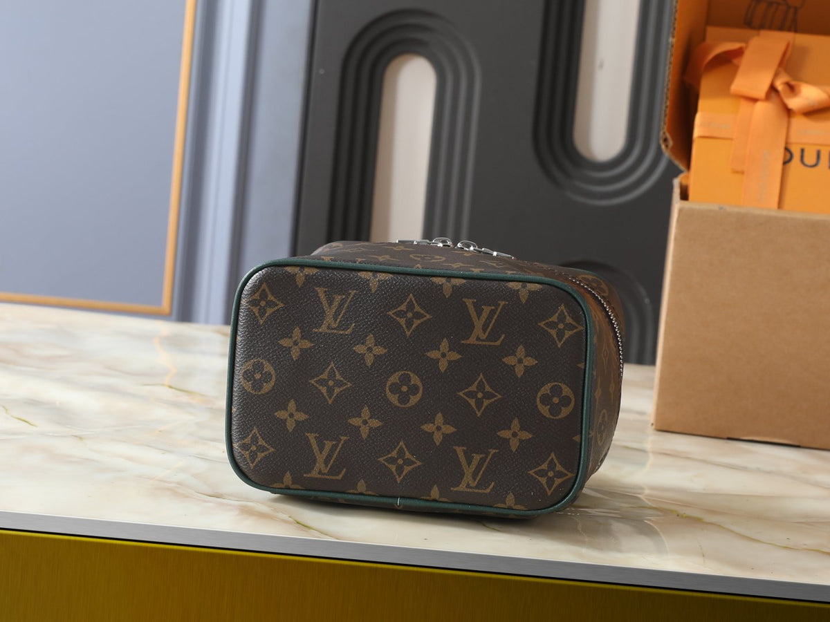 Louis Vuitton Nice Monogram Vanity Bag — detail