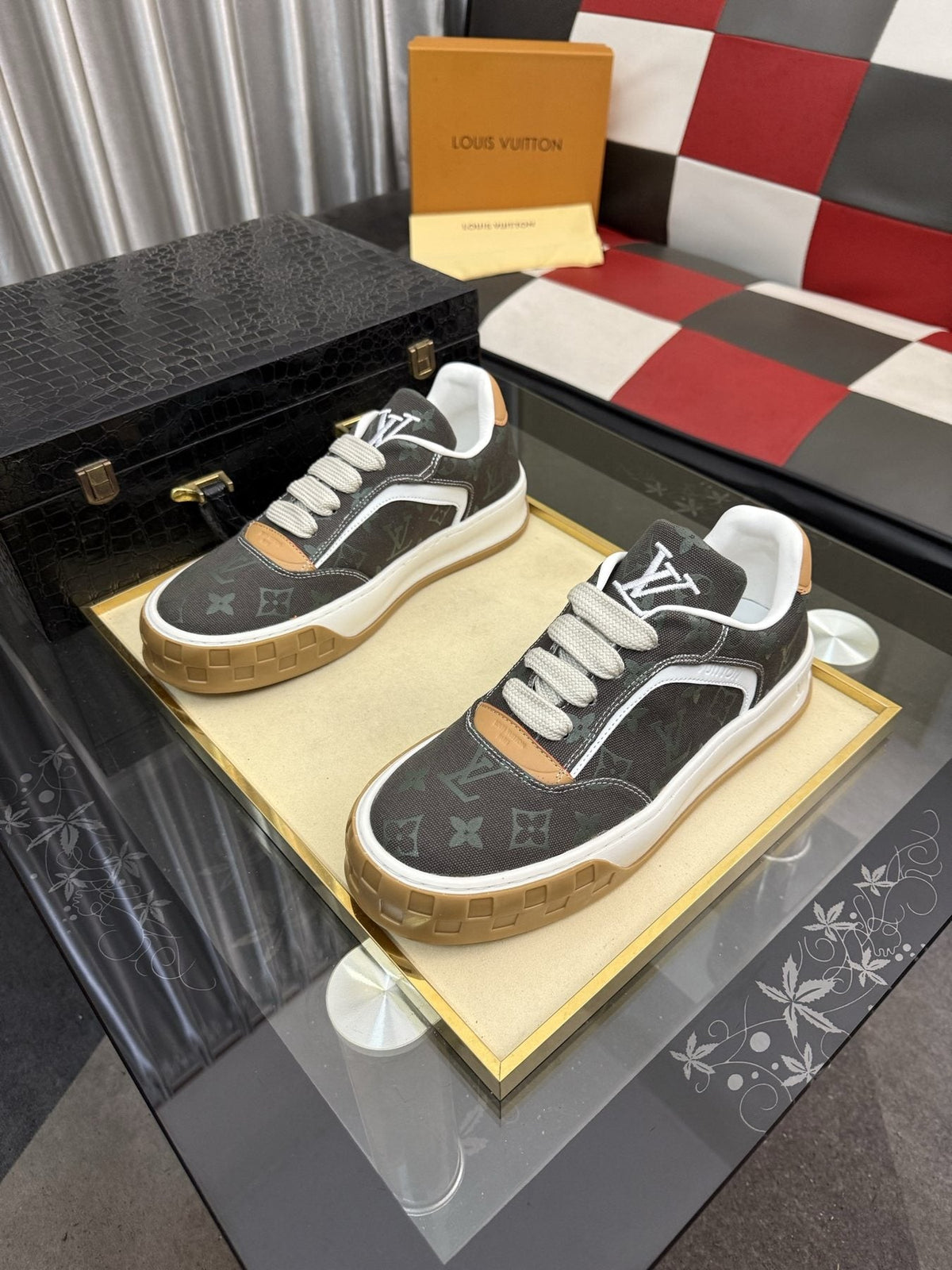 Louis Vuitton Patterned Low-Top Sneakers — front