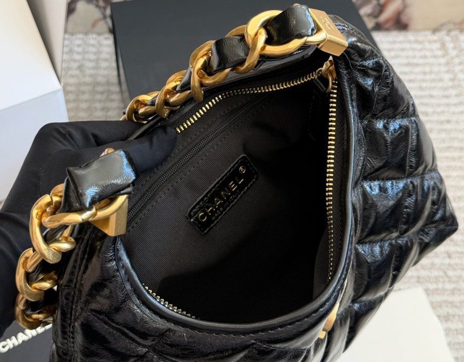 Chanel Diamond-Quilted Chain Hobo Bag — detail