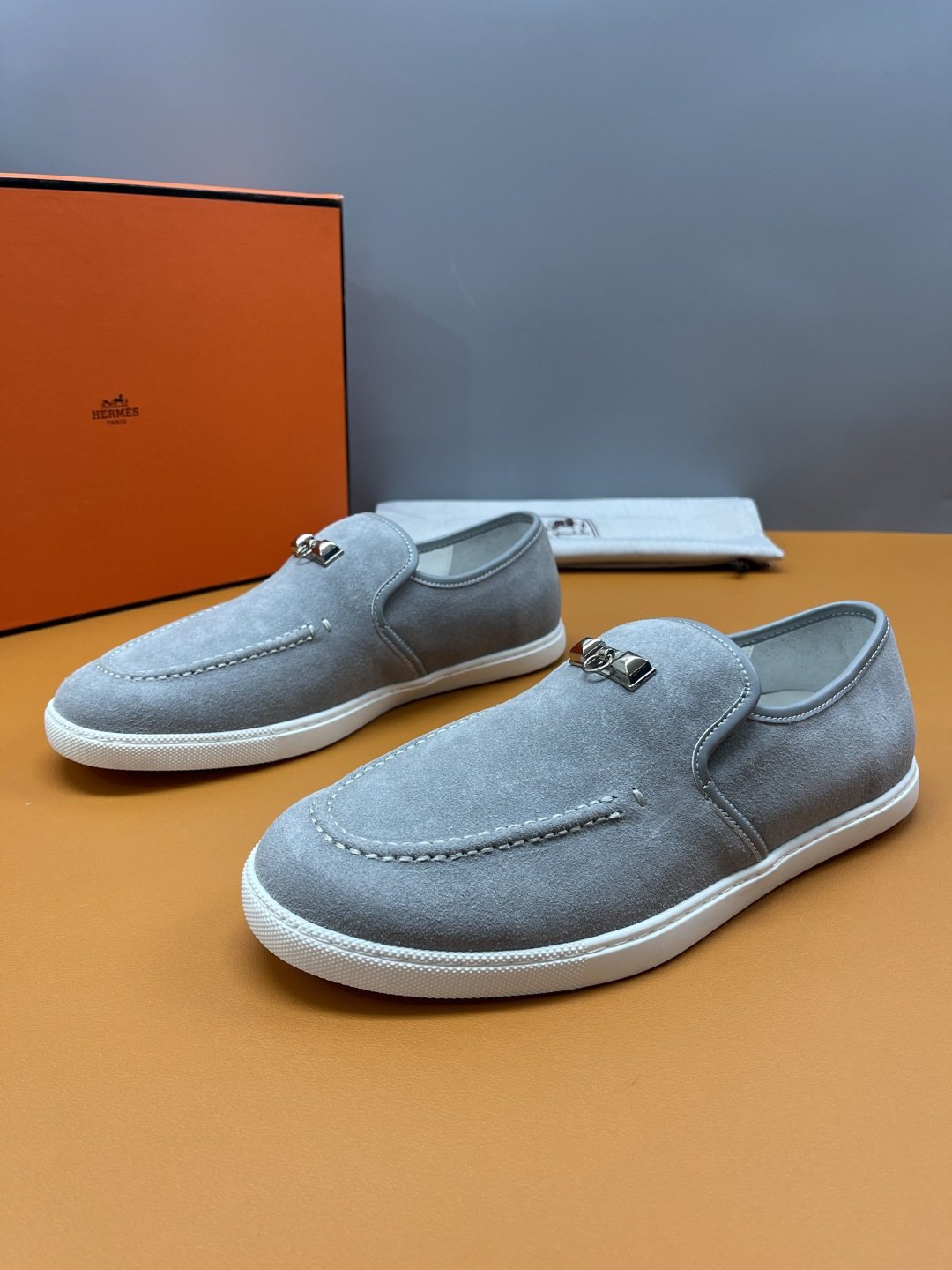 Hermès Mind Men's Buckle-Detail Loafers — front