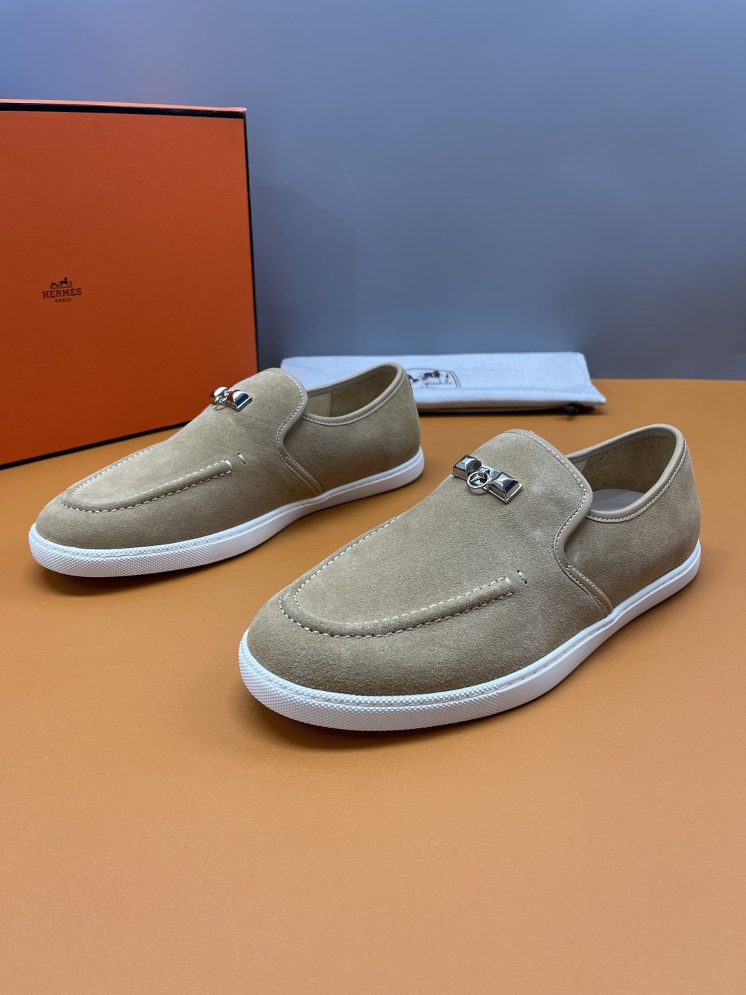 Hermès Mind Men's Buckle-Detail Loafers — front