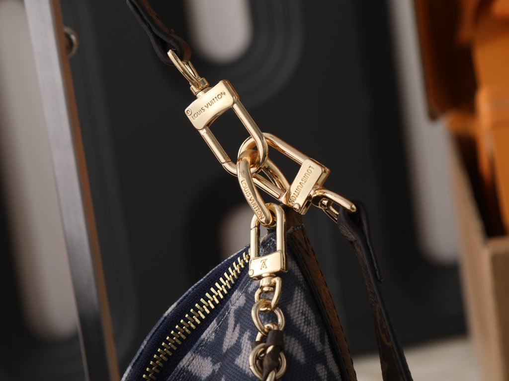 Louis Vuitton Multipass Blue-Gray Patterned Shoulder Bag — detail
