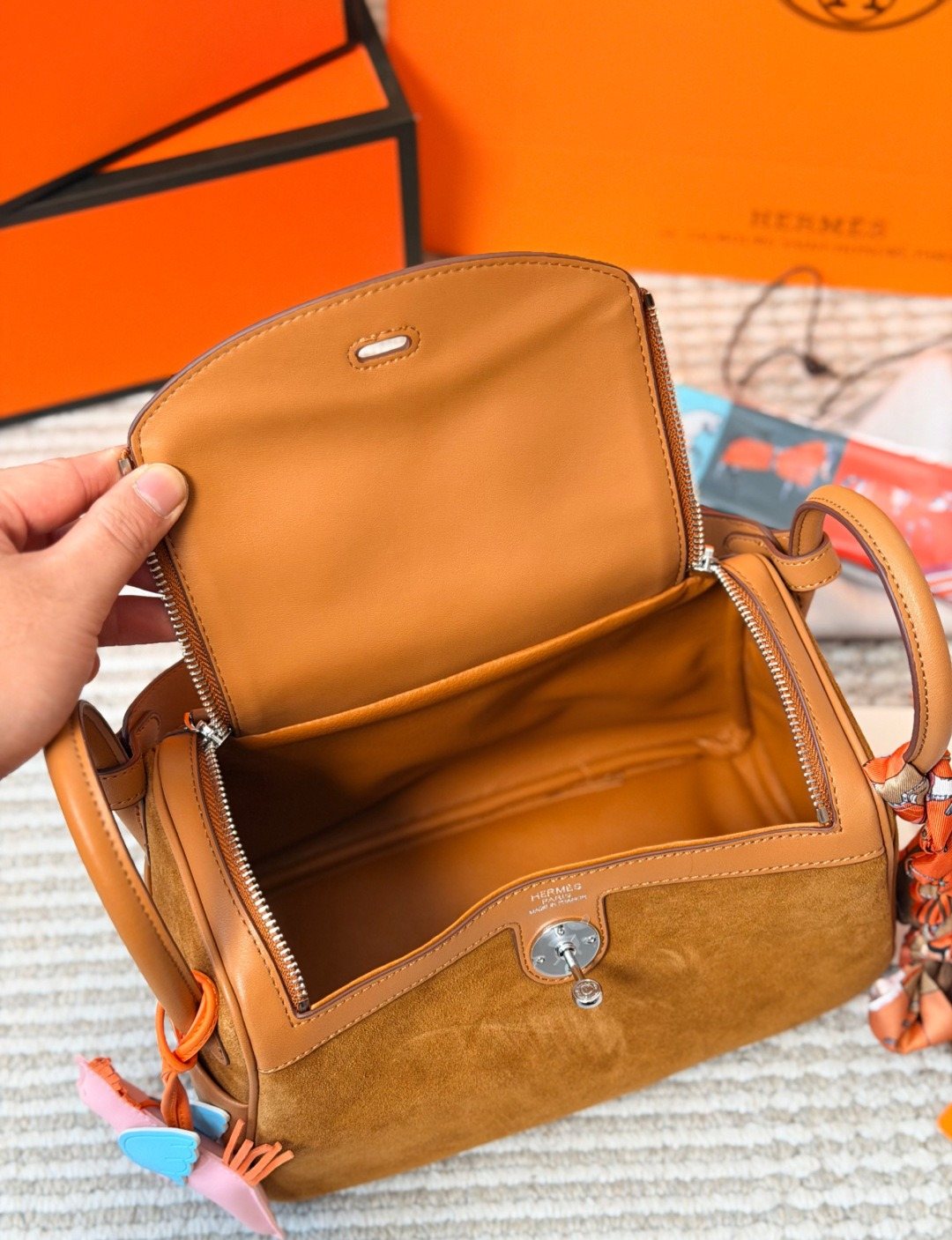 Hermès Lindy Textured Handbag — detail
