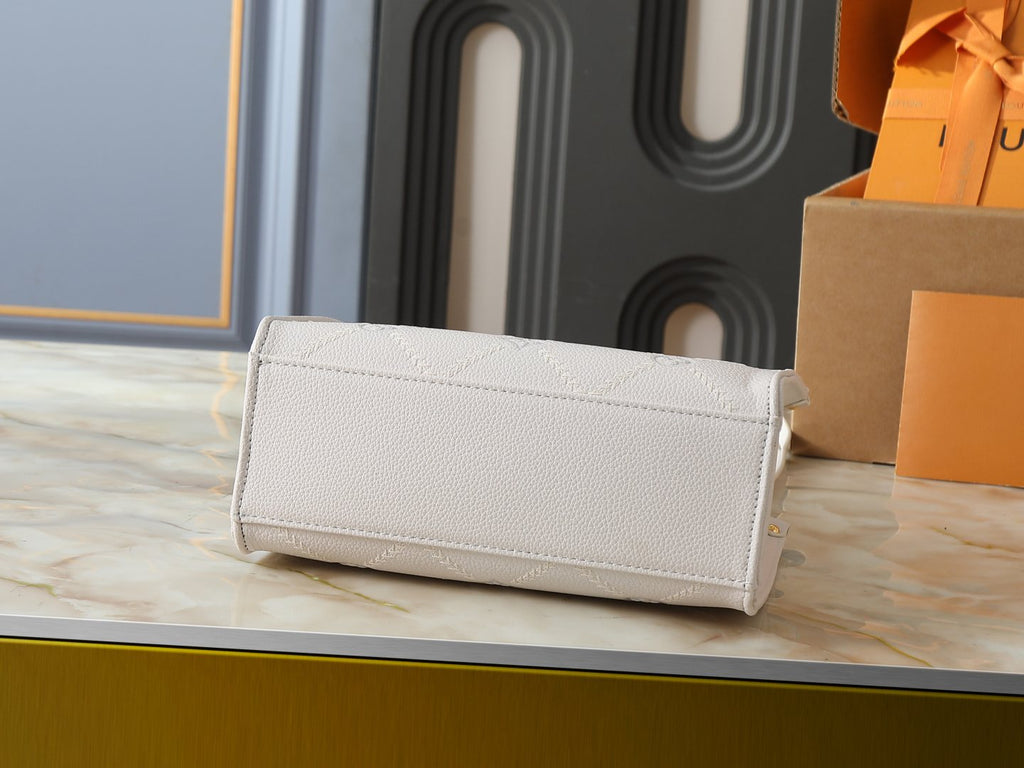 Louis Vuitton OnTheGo Monogram Tote Bag — detail