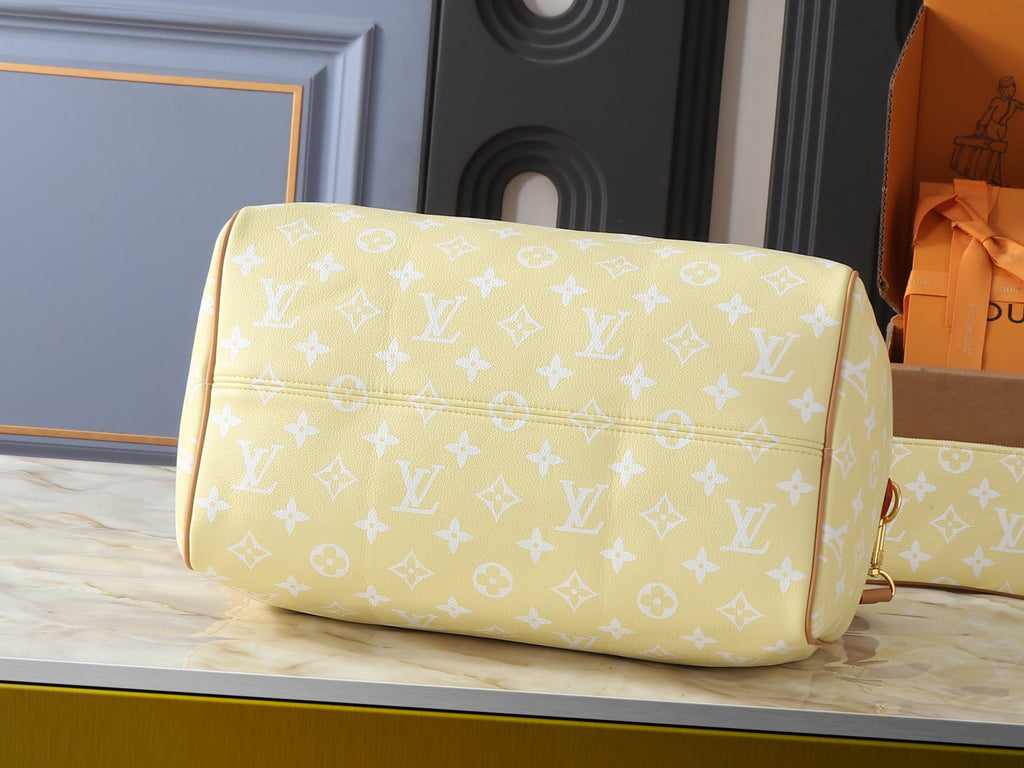 Louis Vuitton Speedy Bandoulière Monogram Duffel Bag — detail