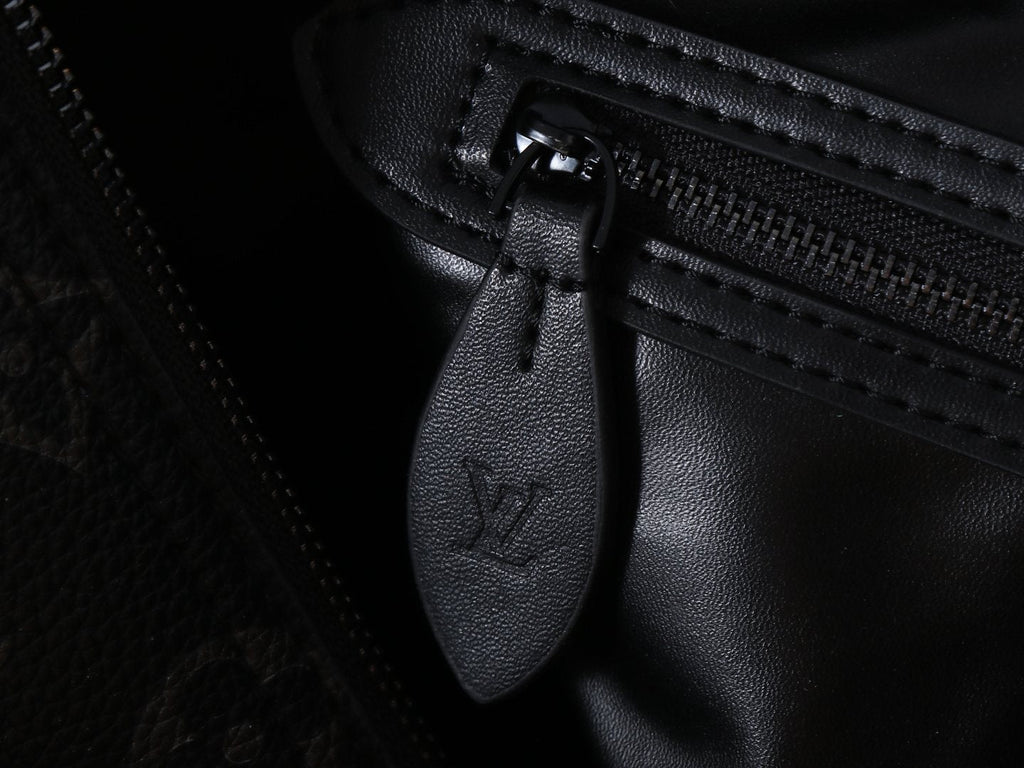Louis Vuitton Speedy Bandoulière Monogram Duffel Bag — detail
