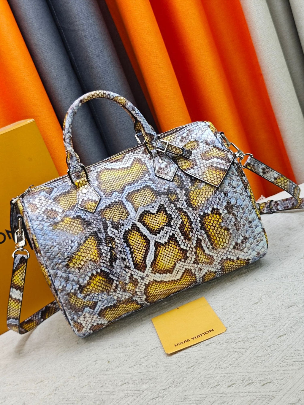 Louis Vuitton Speedy Bandoulière Animal-Print Satchel — hero